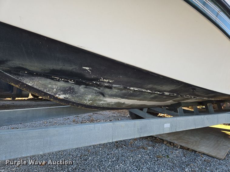 image for item EQ3784 2000 Champion  boat