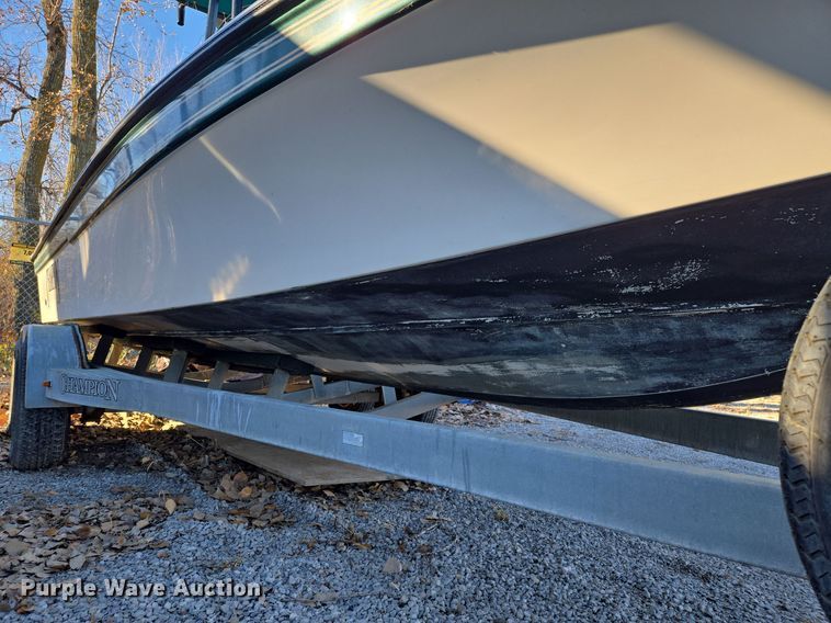 image for item EQ3784 2000 Champion  boat