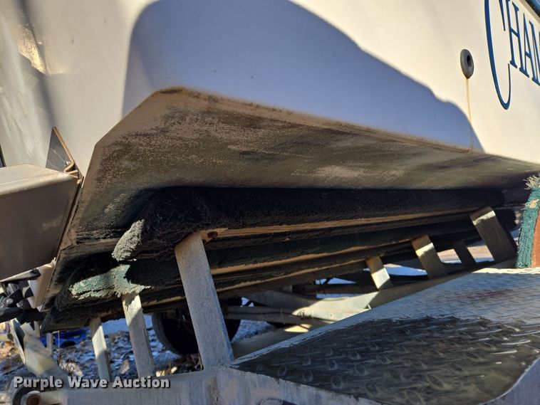 image for item EQ3784 2000 Champion  boat