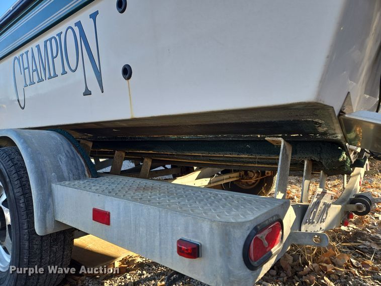 image for item EQ3784 2000 Champion  boat