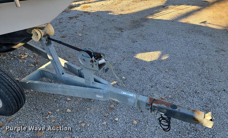 image for item EQ3784 2000 Champion  boat