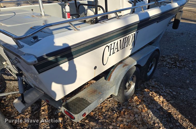 image for item EQ3784 2000 Champion  boat