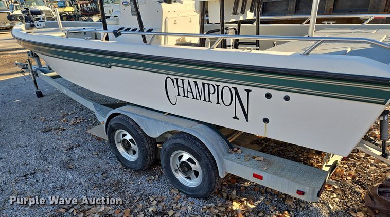image for item EQ3784 2000 Champion  boat