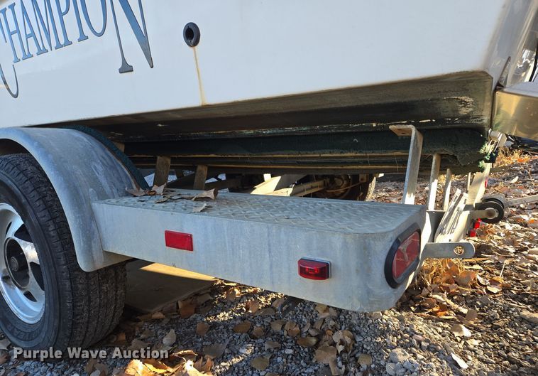 image for item EQ3784 2000 Champion  boat