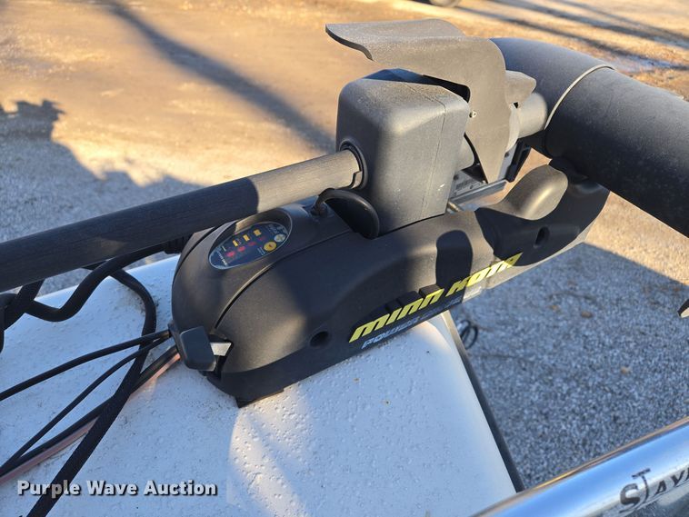 image for item EQ3784 2000 Champion  boat