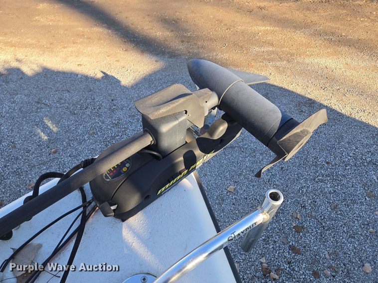 image for item EQ3784 2000 Champion  boat