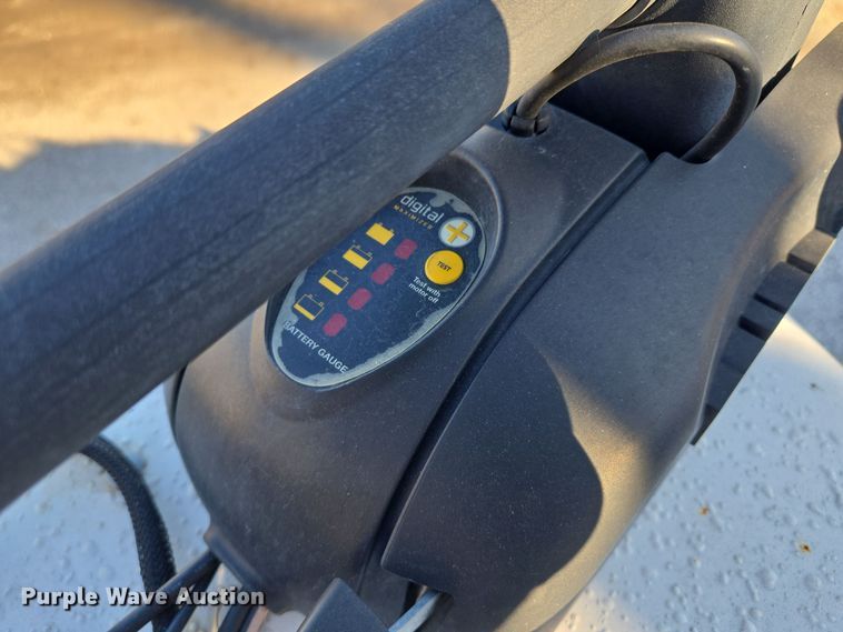 image for item EQ3784 2000 Champion  boat