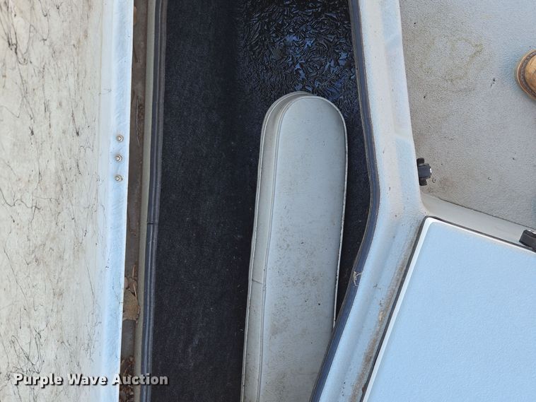 image for item EQ3784 2000 Champion  boat