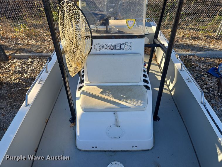 image for item EQ3784 2000 Champion  boat