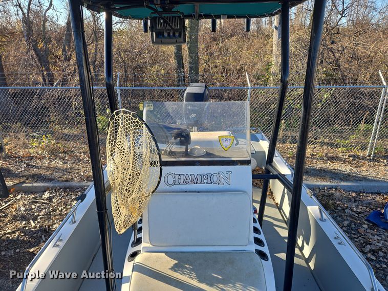 image for item EQ3784 2000 Champion  boat