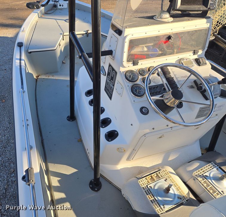 image for item EQ3784 2000 Champion  boat