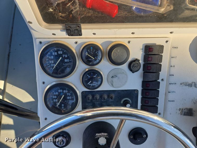 image for item EQ3784 2000 Champion  boat