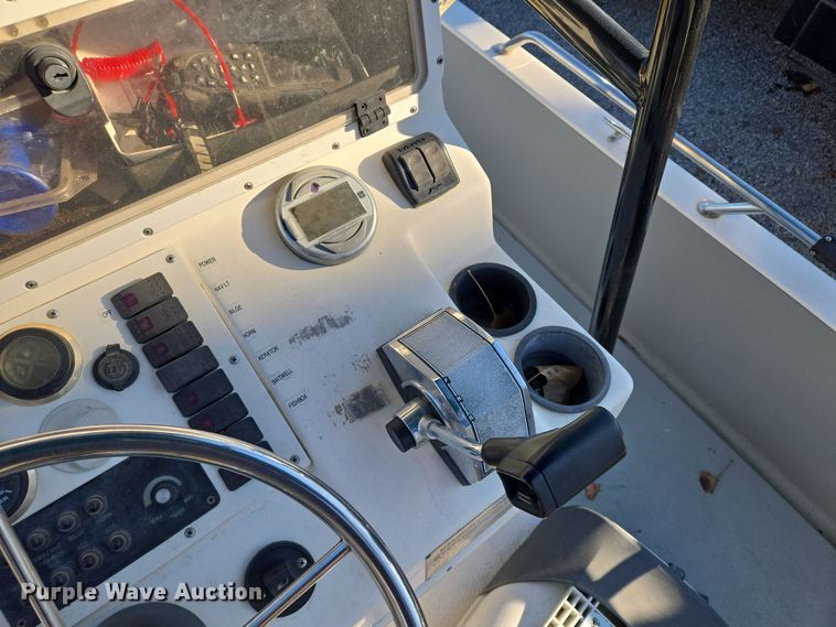 image for item EQ3784 2000 Champion  boat