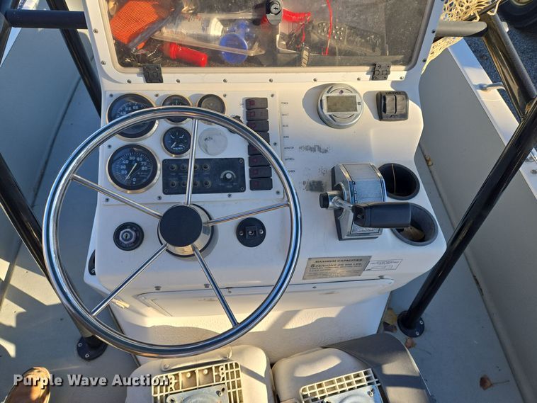 image for item EQ3784 2000 Champion  boat