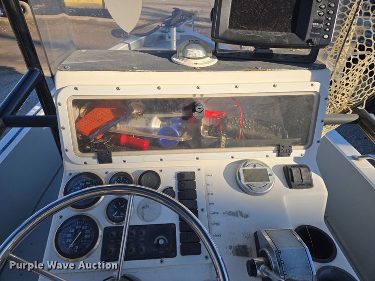 image for item EQ3784 2000 Champion  boat