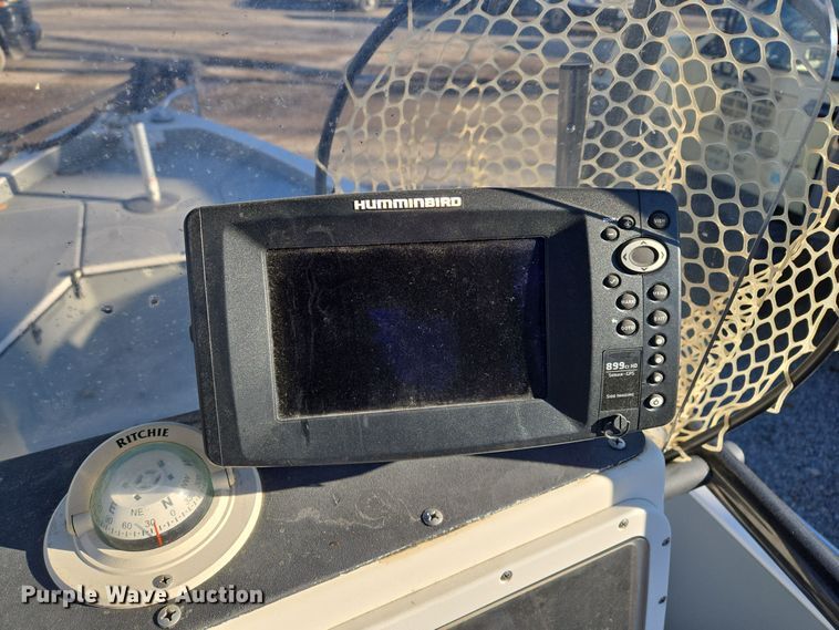 image for item EQ3784 2000 Champion  boat