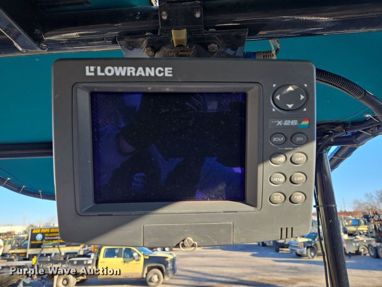 image for item EQ3784 2000 Champion  boat