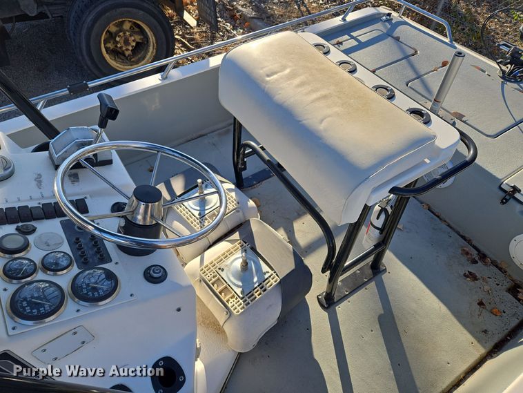 image for item EQ3784 2000 Champion  boat