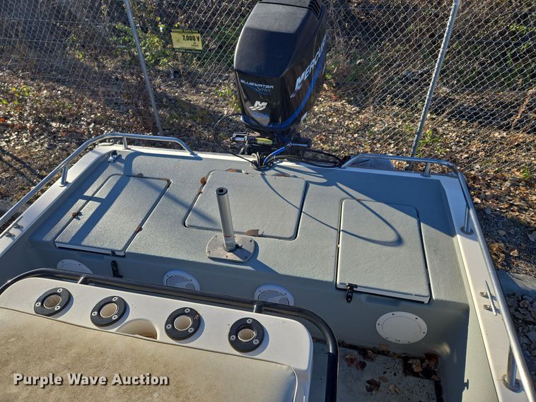 image for item EQ3784 2000 Champion  boat