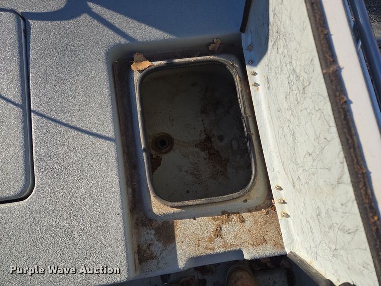 image for item EQ3784 2000 Champion  boat