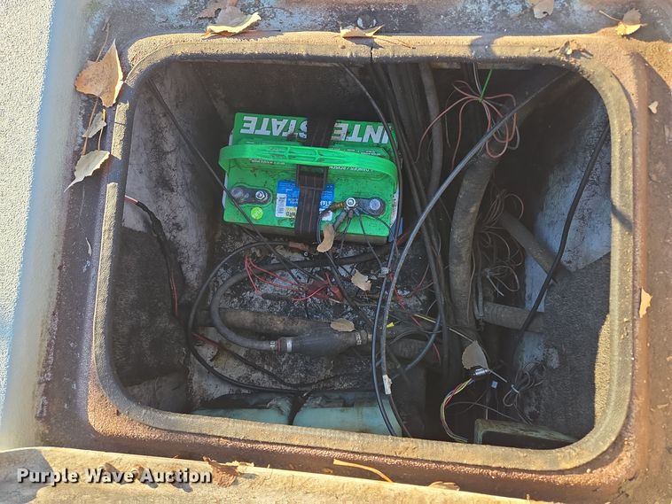 image for item EQ3784 2000 Champion  boat