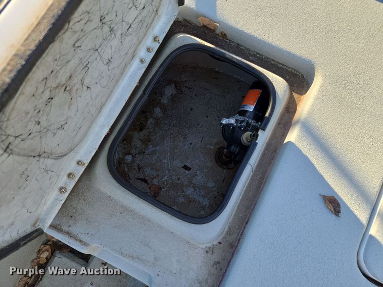 image for item EQ3784 2000 Champion  boat