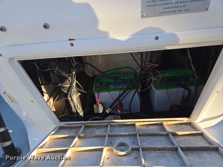 image for item EQ3784 2000 Champion  boat