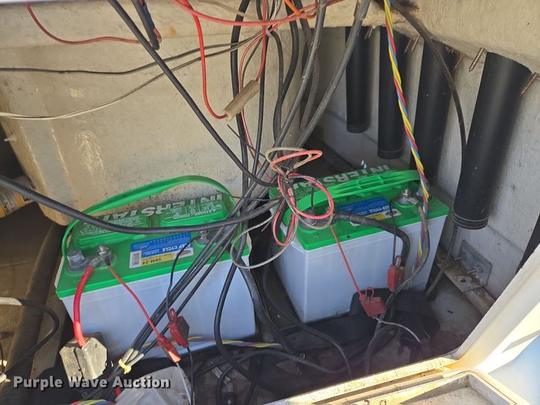 image for item EQ3784 2000 Champion  boat