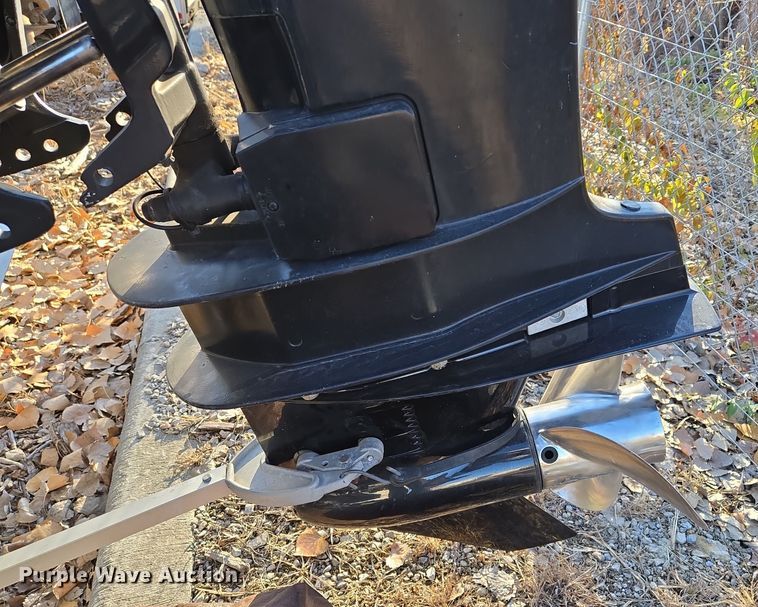 image for item EQ3784 2000 Champion  boat