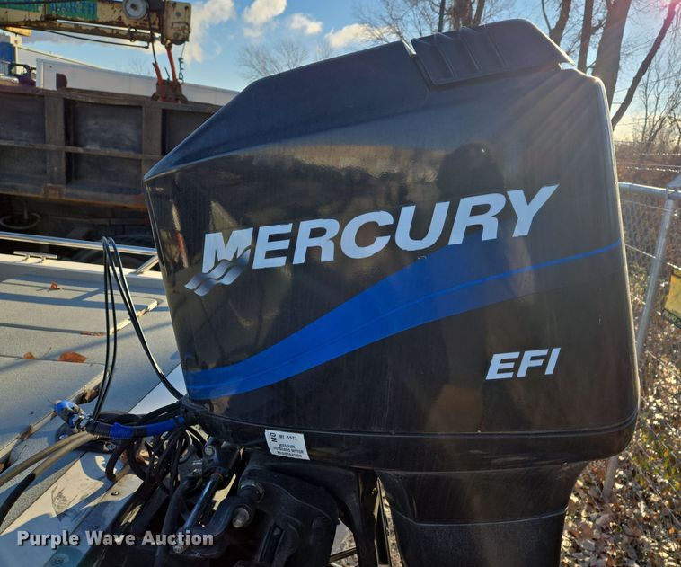 image for item EQ3784 2000 Champion  boat