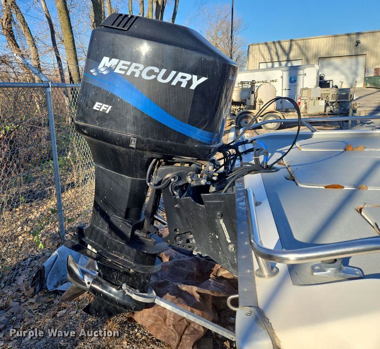 image for item EQ3784 2000 Champion  boat