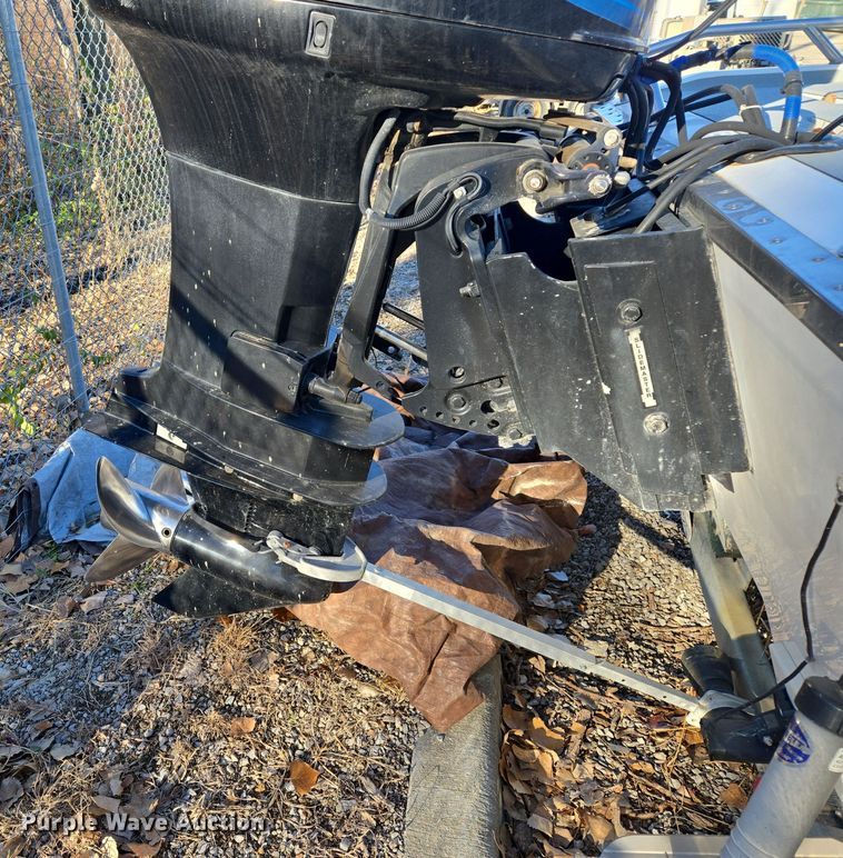 image for item EQ3784 2000 Champion  boat