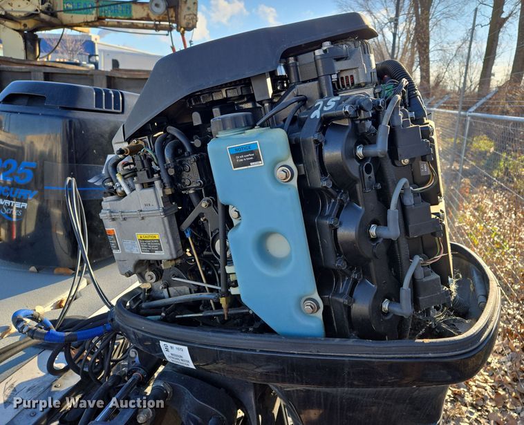 image for item EQ3784 2000 Champion  boat