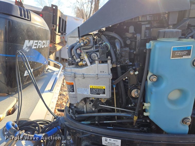 image for item EQ3784 2000 Champion  boat