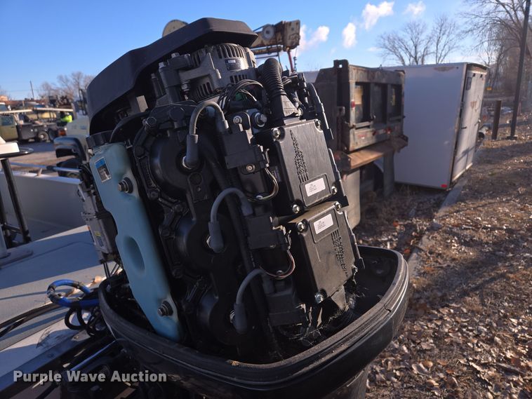 image for item EQ3784 2000 Champion  boat