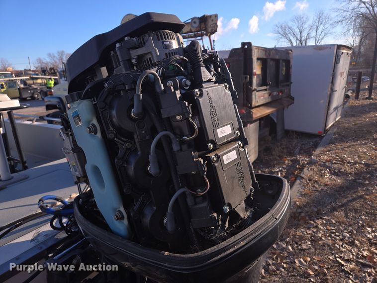 image for item EQ3784 2000 Champion  boat