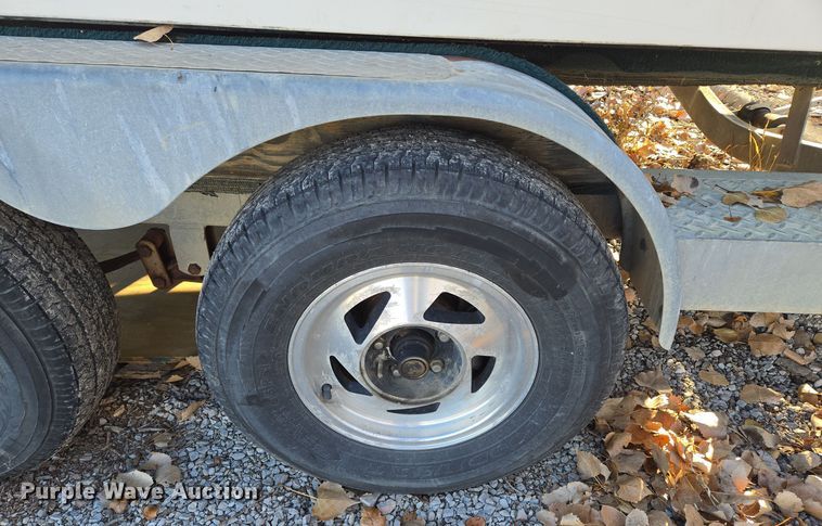 image for item EQ3784 2000 Champion  boat