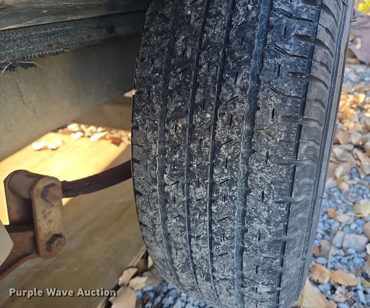 image for item EQ3784 2000 Champion  boat