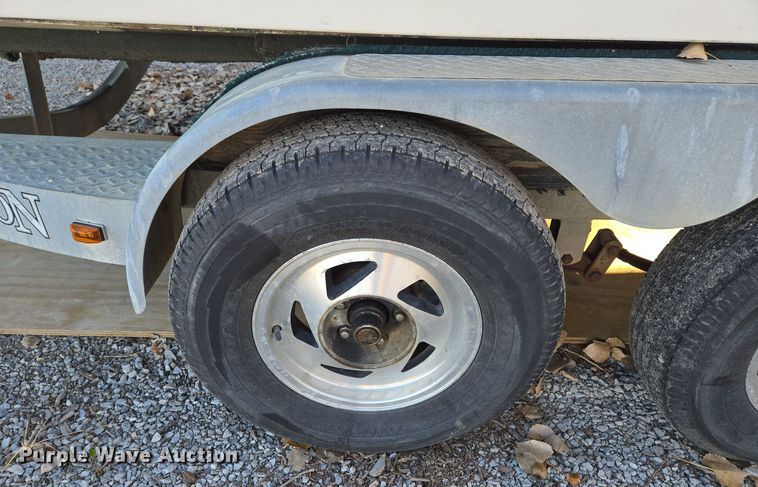 image for item EQ3784 2000 Champion  boat