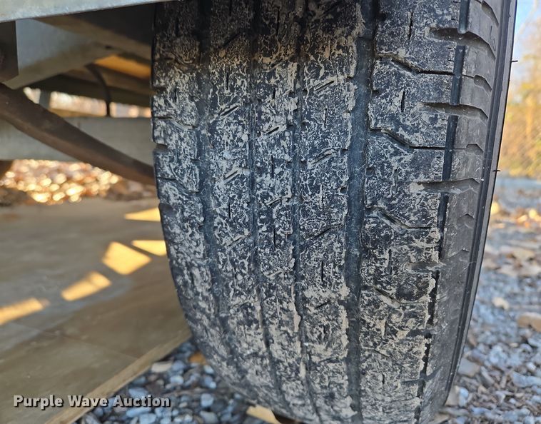 image for item EQ3784 2000 Champion  boat