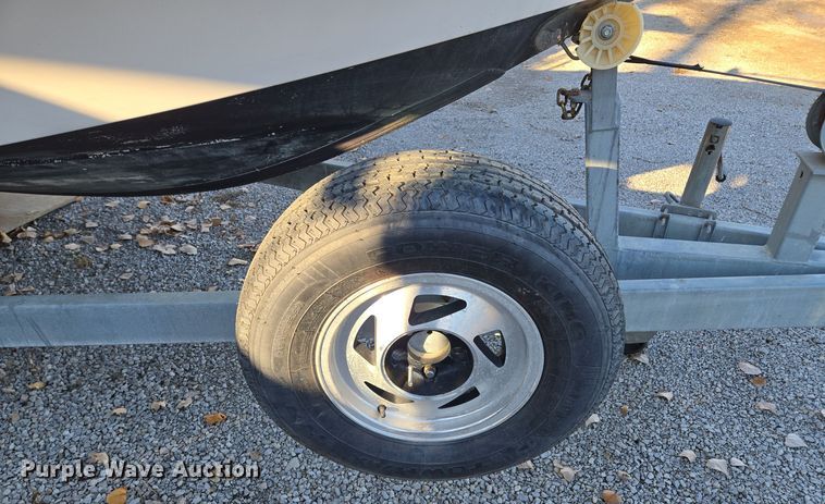 image for item EQ3784 2000 Champion  boat