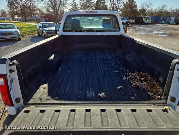 image for item EQ3858 2016 Ford F350 Super Duty XL pickup truck