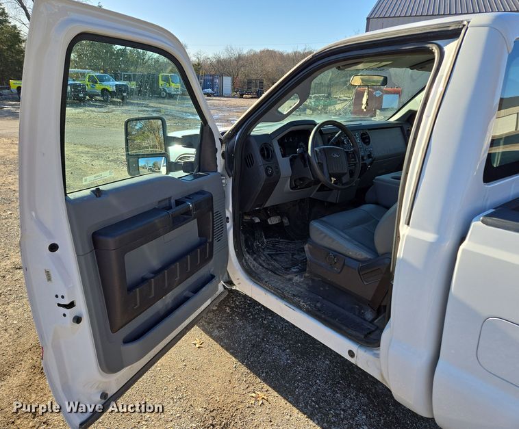image for item EQ3858 2016 Ford F350 Super Duty XL pickup truck