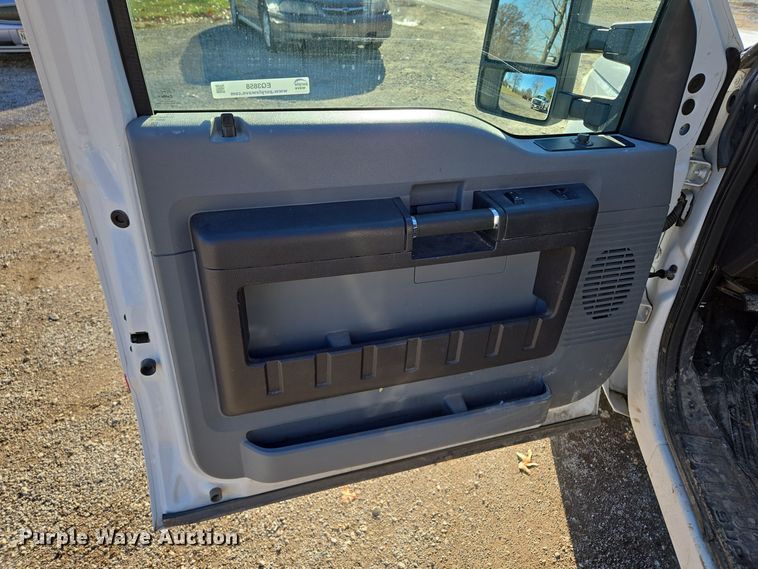 image for item EQ3858 2016 Ford F350 Super Duty XL pickup truck