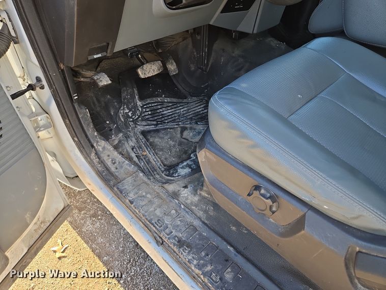 image for item EQ3858 2016 Ford F350 Super Duty XL pickup truck