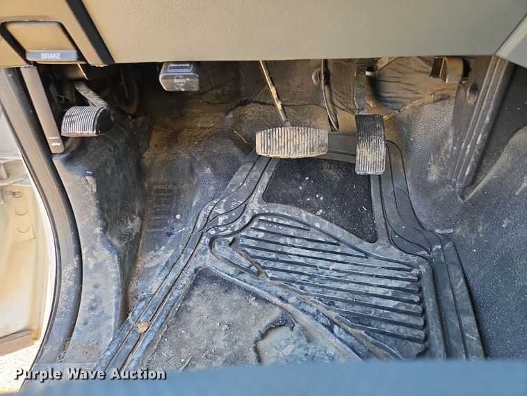 image for item EQ3858 2016 Ford F350 Super Duty XL pickup truck