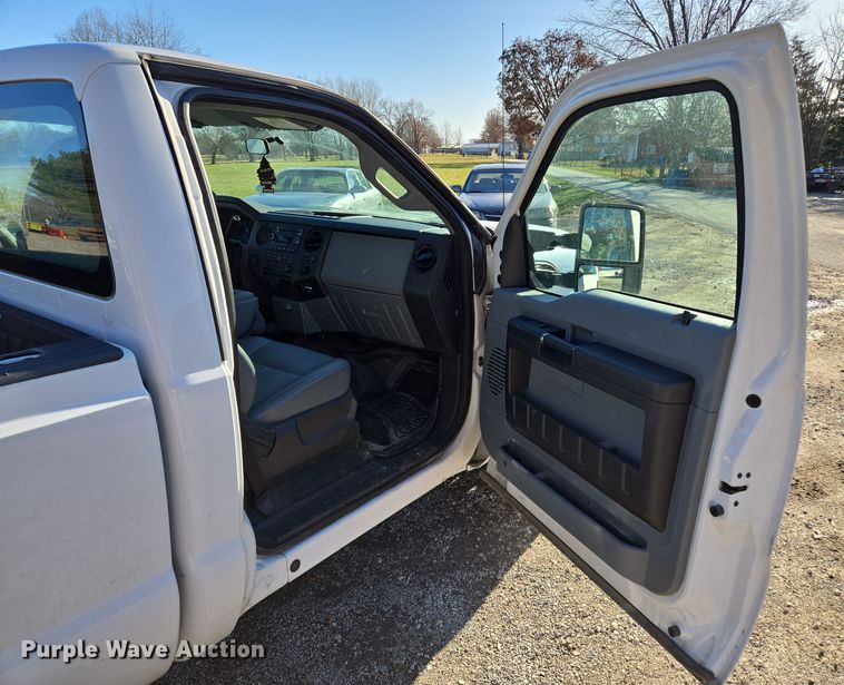 image for item EQ3858 2016 Ford F350 Super Duty XL pickup truck