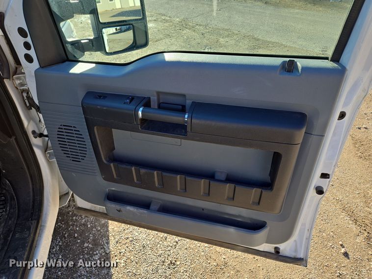 image for item EQ3858 2016 Ford F350 Super Duty XL pickup truck