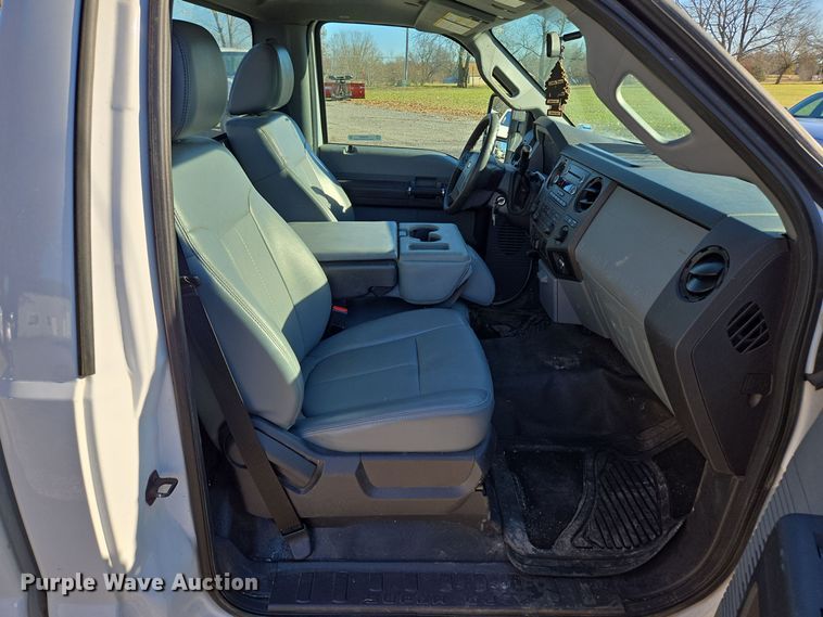 image for item EQ3858 2016 Ford F350 Super Duty XL pickup truck