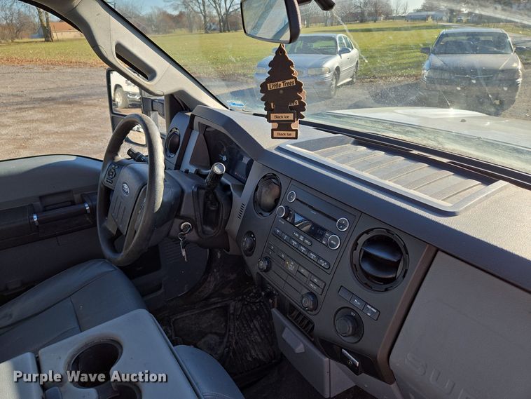 image for item EQ3858 2016 Ford F350 Super Duty XL pickup truck